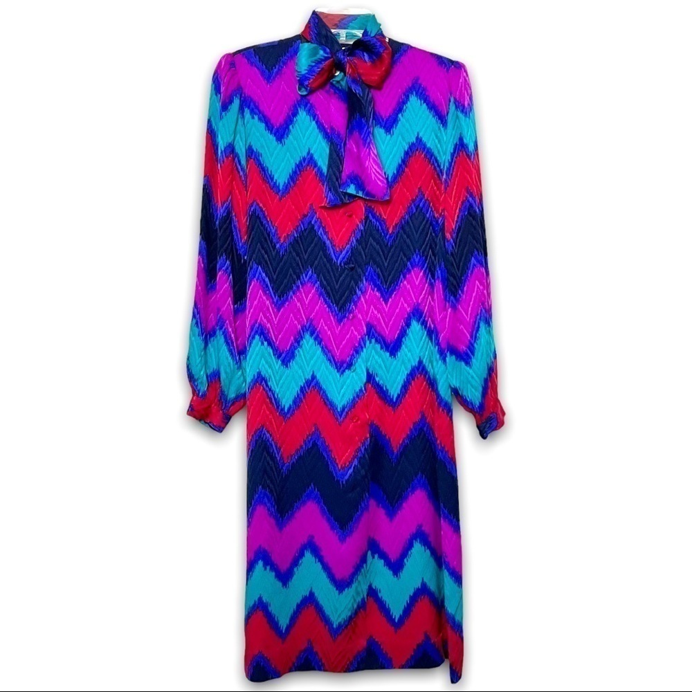 VINTAGE 80s 100% Silk Jacquard Colorblock Chevron Button Front Tie Midi Dress M‎